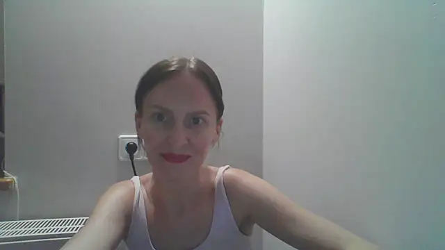Snapshot of AnnaTight chatting on August 2, 2026, 8:29 pm AnnaTight online show from August 2, 2026, 8:29 pm