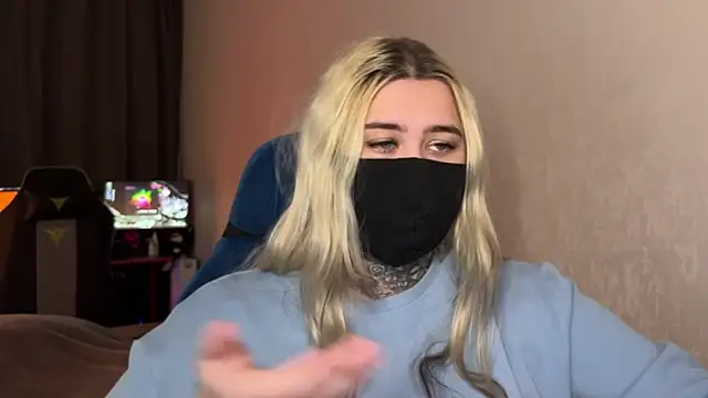 Xtoni  online show from March 10, 2026, 7:02 am