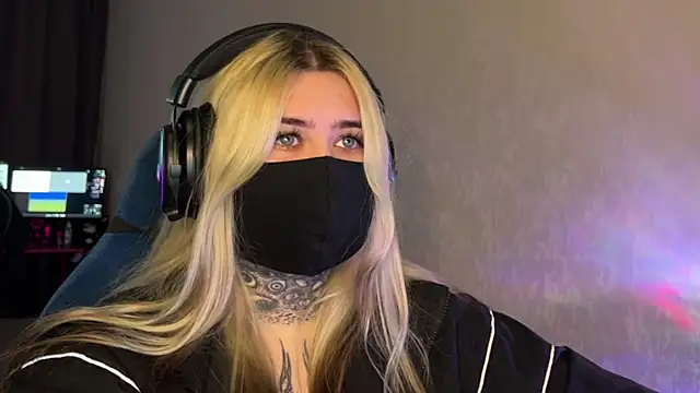 Xtoni  online show from March 12, 2026, 7:14 am