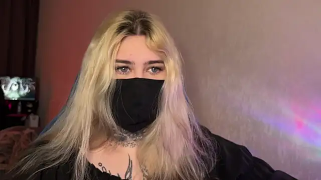 Xtoni  online show from March 14, 2026, 8:42 am