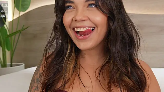 Mia Rosalie online show from June 18, 2026, 8:47 am