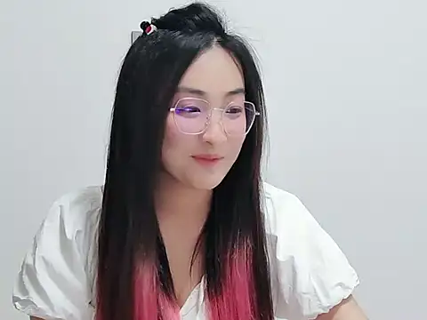 kitty-mm online show from March 16, 2026, 9:57 am