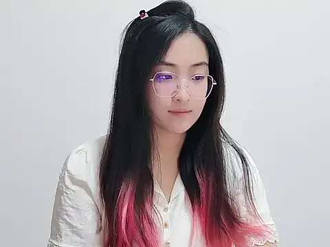 kitty-mm online show from March 18, 2026, 5:32 am