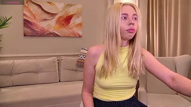 TessaAdorablee online show from April 27, 2026, 5:49 am