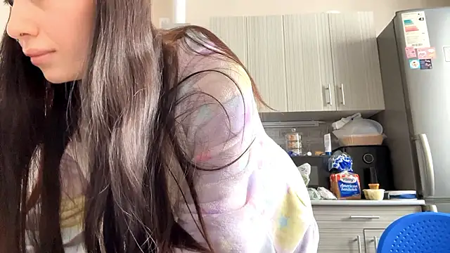 Snapshot of LaraDraggoo chatting on March 7, 2026, 7:16 am LaraDraggoo online show from March 7, 2026, 7:16 am