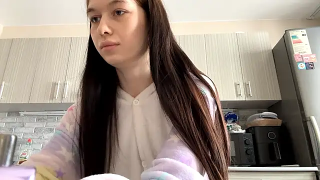 Snapshot of LaraDraggoo chatting on March 9, 2026, 7:12 am LaraDraggoo online show from March 9, 2026, 7:12 am