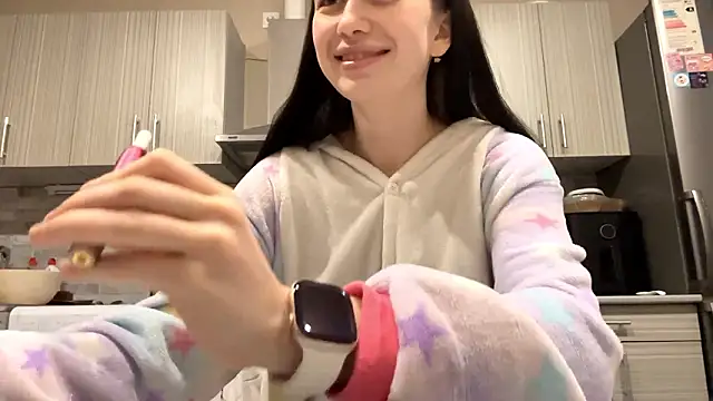 Snapshot of LaraDraggoo chatting on March 11, 2026, 9:10 pm LaraDraggoo online show from March 11, 2026, 9:10 pm