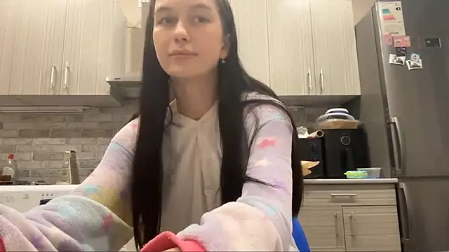 Snapshot of LaraDraggoo chatting on March 13, 2026, 9:21 pm LaraDraggoo online show from March 13, 2026, 9:21 pm