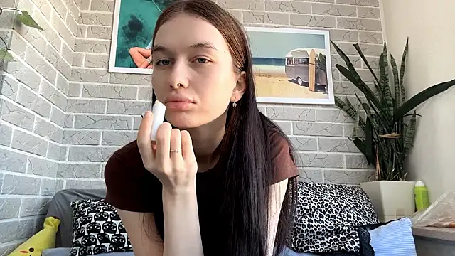 Snapshot of LaraDraggoo chatting on March 19, 2026, 12:20 pm LaraDraggoo online show from March 19, 2026, 12:20 pm