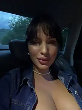 Snapshot of RaniaSnow chatting on July 12, 2026, 6:21 pm RaniaSnow online show from July 12, 2026, 6:21 pm