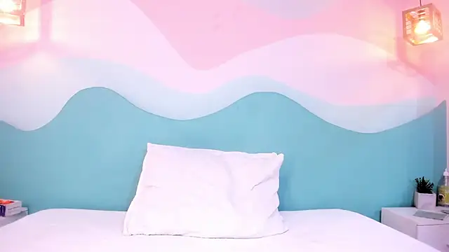 Corina Taylor12 online show from June 6, 2026, 12:43 pm