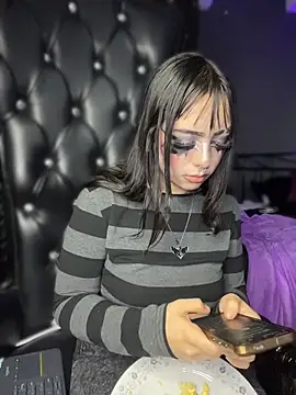 HoneyDemoni online show from July 31, 2026, 3:44 pm