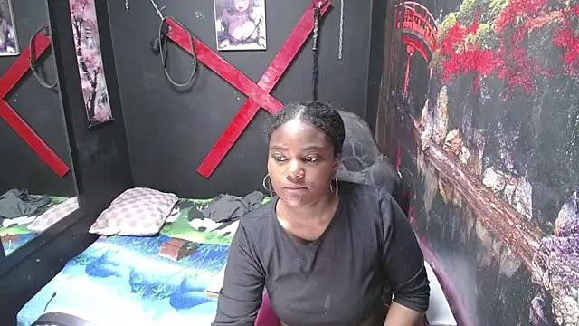 Candykss online show from April 11, 2026, 4:33 pm