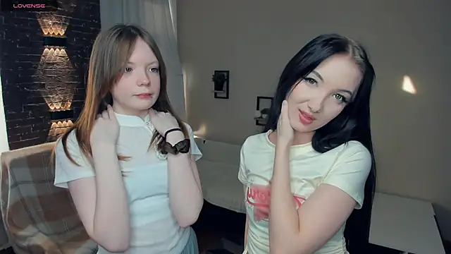 KarieDeever online show from March 11, 2026, 1:39 pm