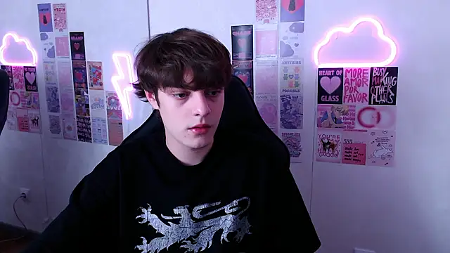 MaxVibee online show from March 8, 2026, 6:55 pm