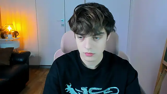 MaxVibee online show from March 9, 2026, 6:56 pm