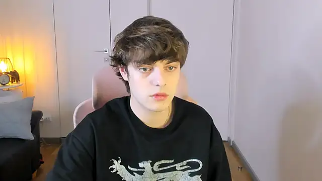 MaxVibee online show from March 15, 2026, 7:20 pm