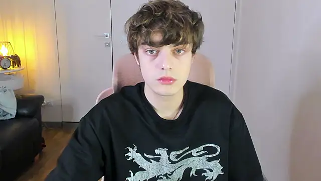 MaxVibee online show from March 16, 2026, 8:13 pm