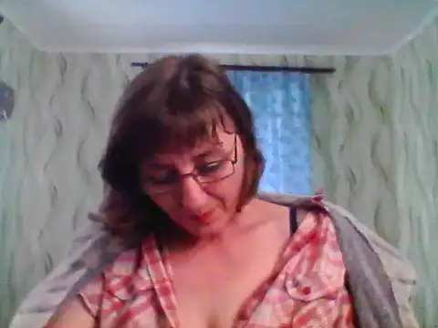 Alisaprice077 online show from April 18, 2026, 8:51 am
