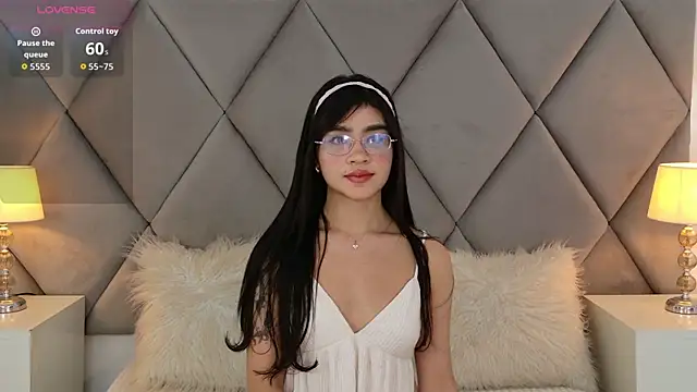 OliviaDiaz online show from April 28, 2026, 8:25 pm