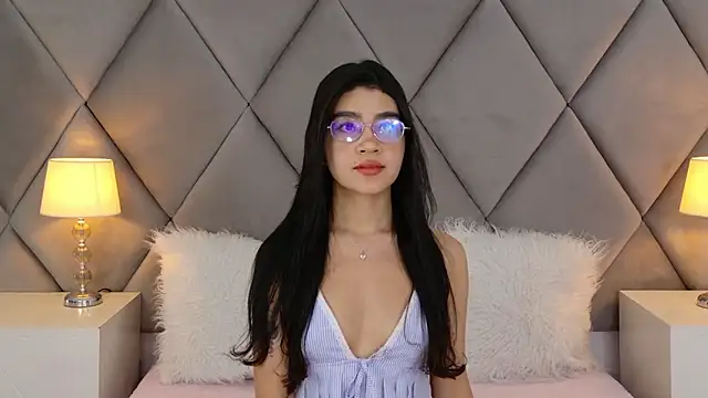 OliviaDiaz online show from April 30, 2026, 8:15 pm
