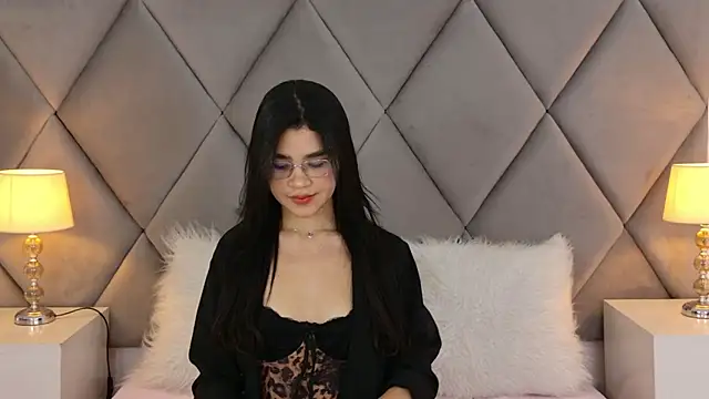 OliviaDiaz online show from May 2, 2026, 8:03 pm
