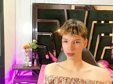 Stefany PiInk online show from March 16, 2026, 12:31 pm