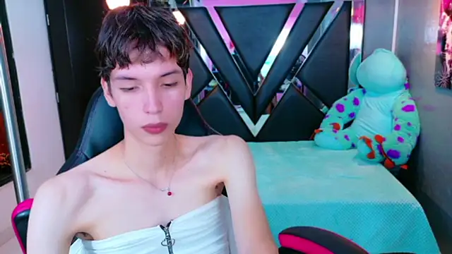 Stefany PiInk online show from May 17, 2026, 12:56 pm