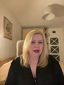 JanieLight53 online show from April 16, 2026, 9:39 pm