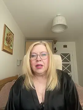 JanieLight53 online show from April 25, 2026, 1:14 pm