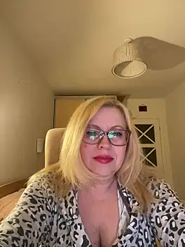 JanieLight53 online show from June 2, 2026, 10:12 pm