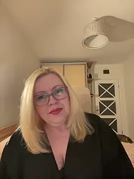 JanieLight53 online show from June 12, 2026, 8:52 pm