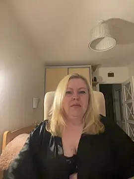 JanieLight53 online show from June 28, 2026, 12:27 am