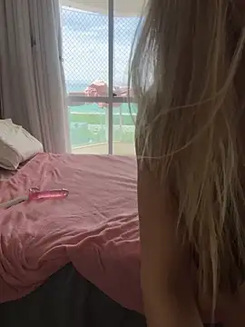 loirahot  online show from March 10, 2026, 1:38 pm