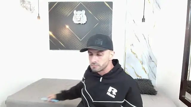 KingOfTemptation online show from April 29, 2026, 3:54 am