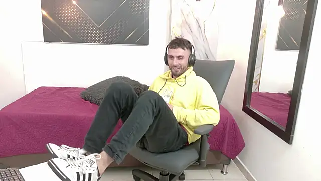 Snapshot of KingOfTemptation chatting on May 15, 2026, 3:24 am KingOfTemptation online show from May 15, 2026, 3:24 am