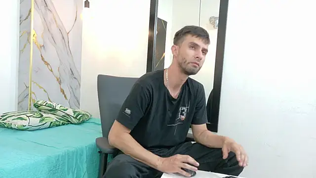 Snapshot of KingOfTemptation chatting on June 4, 2026, 3:34 am KingOfTemptation online show from June 4, 2026, 3:34 am