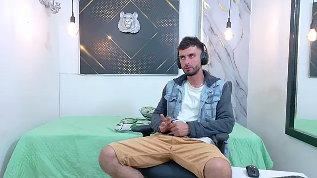 Snapshot of KingOfTemptation chatting on June 10, 2026, 4:01 am KingOfTemptation online show from June 10, 2026, 4:01 am