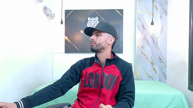 Snapshot of KingOfTemptation chatting on June 15, 2026, 3:42 am KingOfTemptation online show from June 15, 2026, 3:42 am
