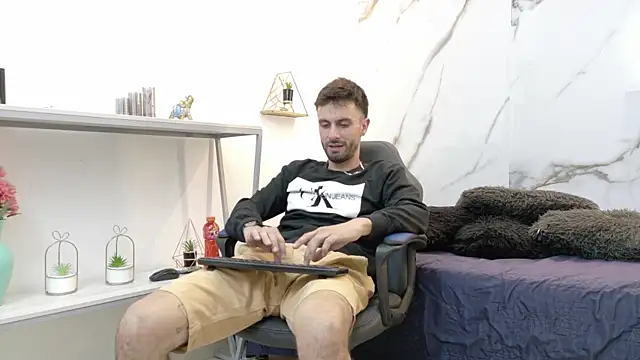 Snapshot of KingOfTemptation chatting on June 17, 2026, 4:04 am KingOfTemptation online show from June 17, 2026, 4:04 am