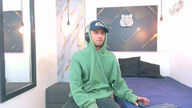 Snapshot of KingOfTemptation chatting on July 21, 2026, 3:42 am KingOfTemptation online show from July 21, 2026, 3:42 am