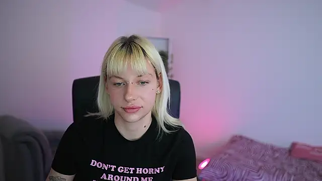 NadiaTiger18 online show from March 13, 2026, 7:20 pm