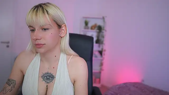 NadiaTiger18 online show from March 16, 2026, 7:18 pm