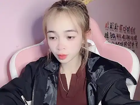 Odile068 online show from March 12, 2026, 4:35 pm