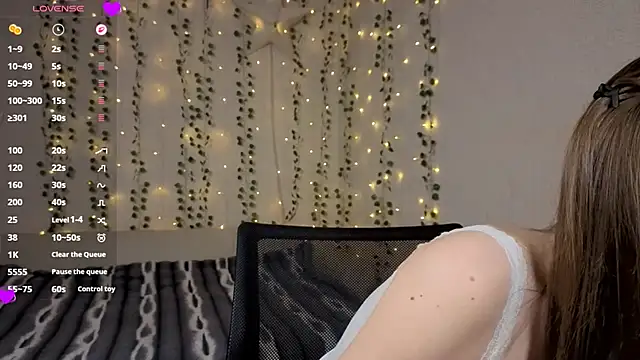 Sweet Pussy Girl online show from April 30, 2026, 4:13 pm