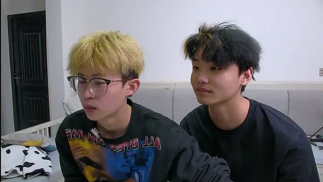 Chili-001 online show from March 15, 2026, 10:32 am