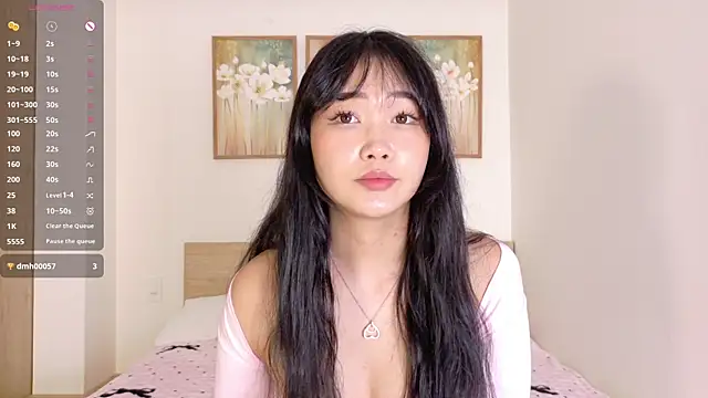 pinkyblooom online show from May 1, 2026, 8:08 am