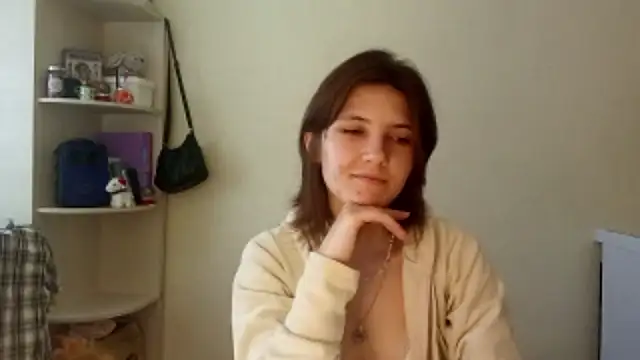 FluffyKisses online show from March 13, 2026, 8:10 am