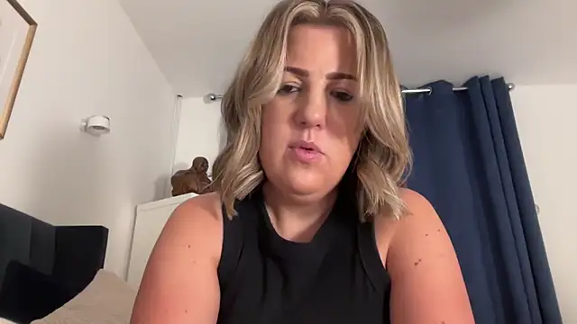 annabellewarick online show from May 25, 2026, 8:59 pm