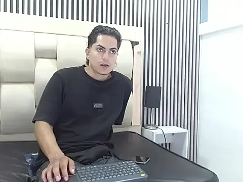 Alex Wolft online show from June 17, 2026, 3:46 pm